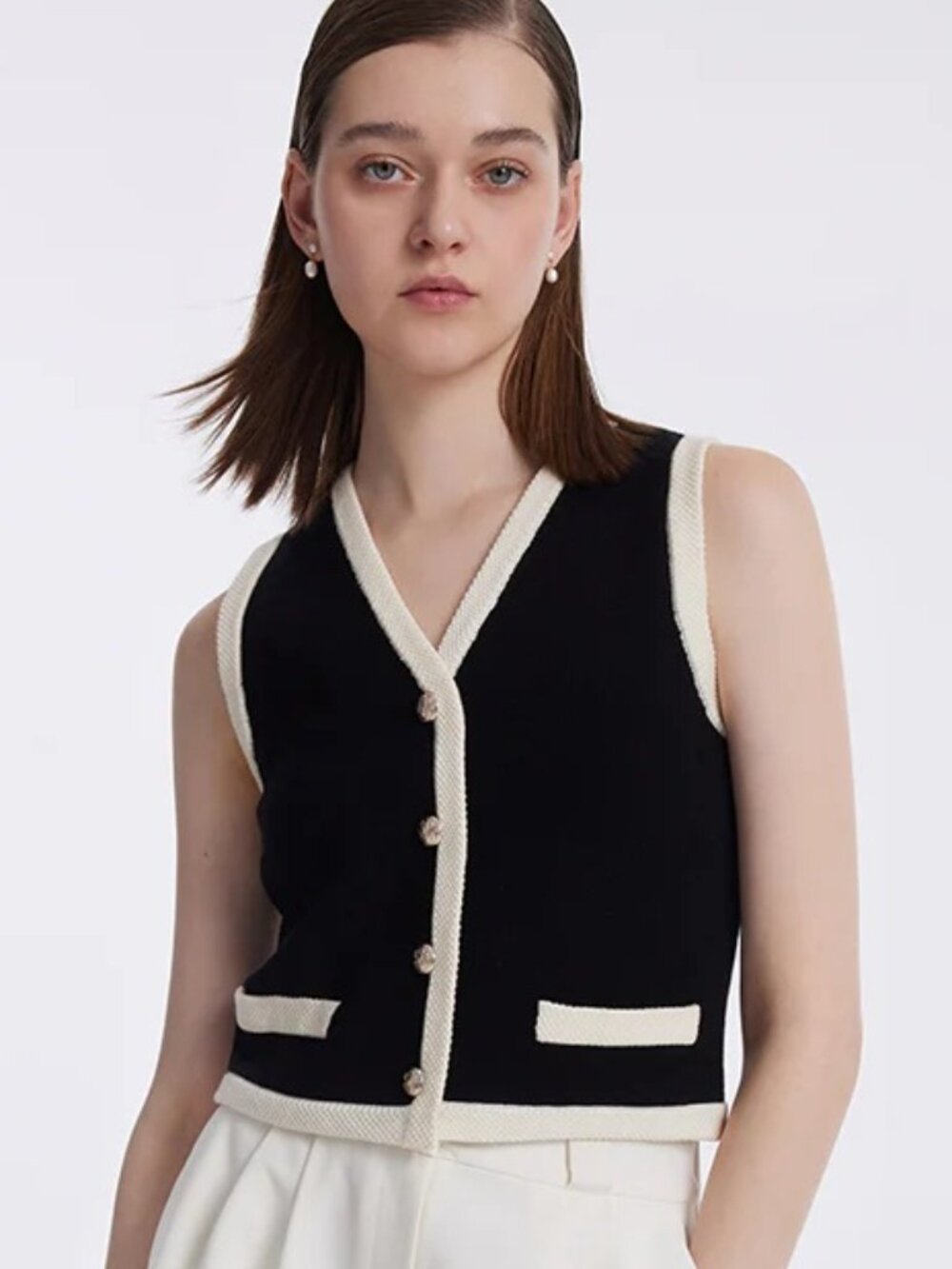 Goelia Black White Trim Knit Sleeveless Vest